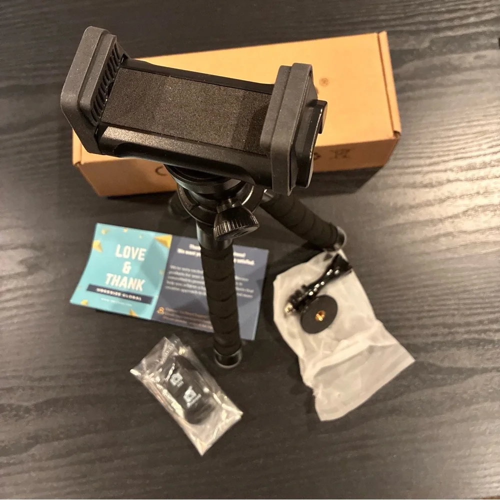 TRIPOD New in Box for phones & cameras By UBEESIZE GLOBAL